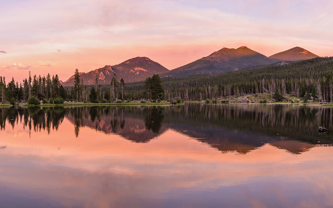 Sprague Lake, with views of Flattop Mountain and Hallet Peak Sprague Lake, with views of Flattop Mountain and Hallet Peak